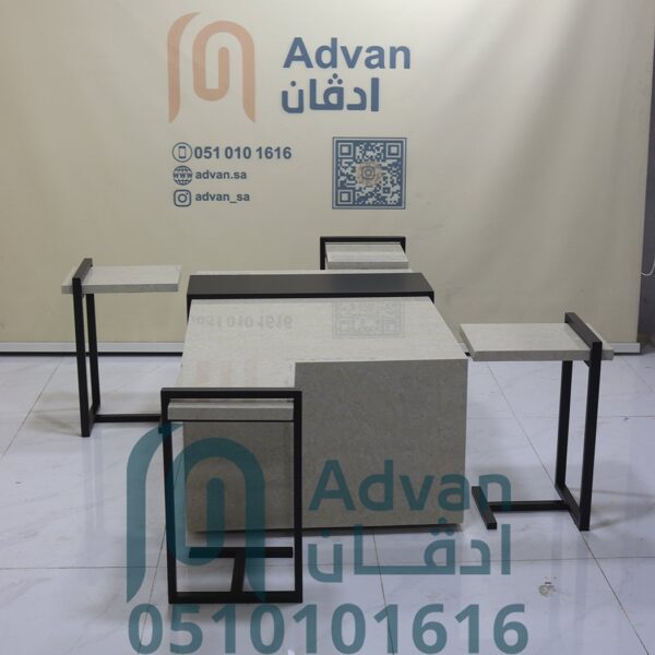 طاولة مجلس .